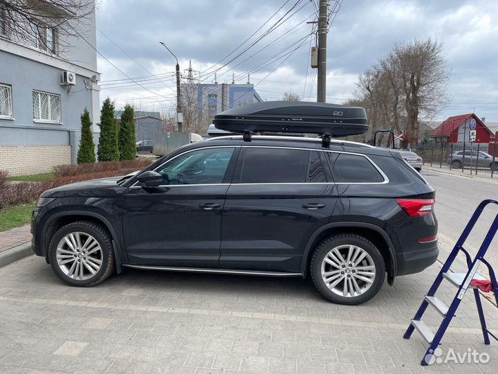 Автобокс Магнум 390 литров черный карбон на Kodiaq