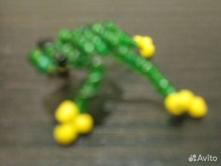 Лягушка ручной работы из бисера