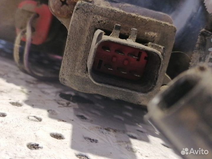 Фонарь задний левый Dodge Stratus