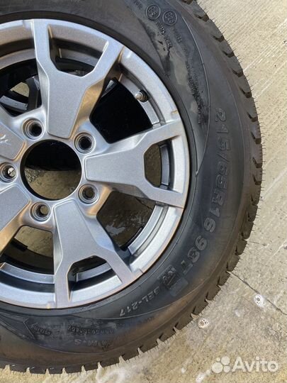Зминяя резина с дисками на ниву трэвэл