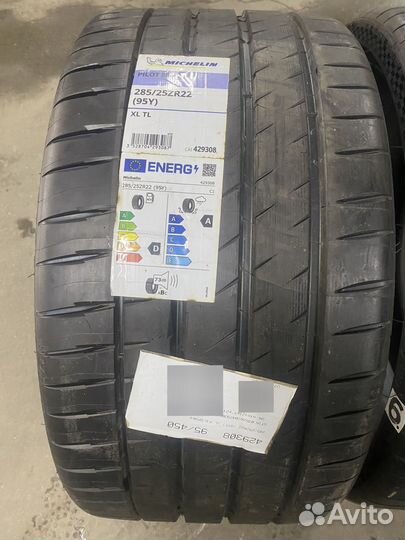 Michelin Pilot Sport 4 S 285/25 R22 95Y