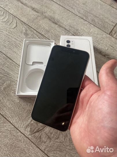 iPhone 11, 64 ГБ