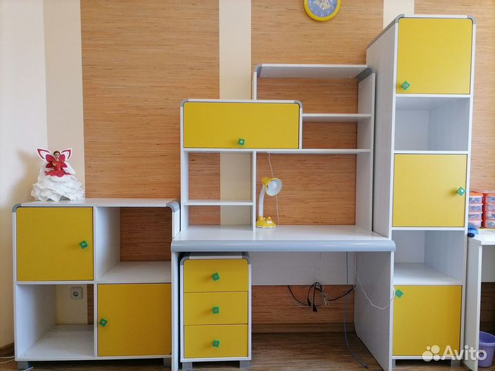 Комплект мебели в детскую