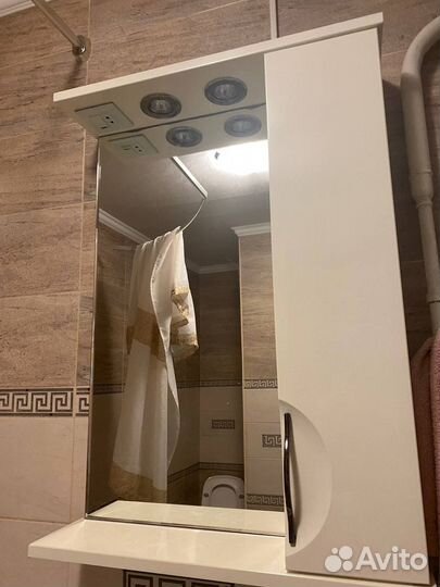 Ванна раковина и тумбочка