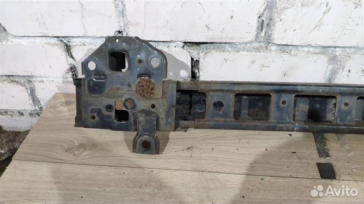 Усилитель переднего бампера от Hyundai Santa Fe