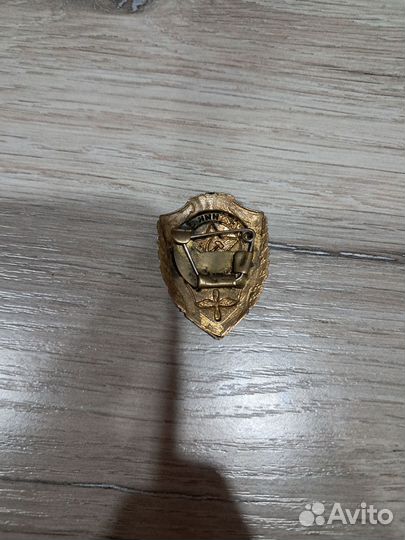 Тяжелые значки СССР