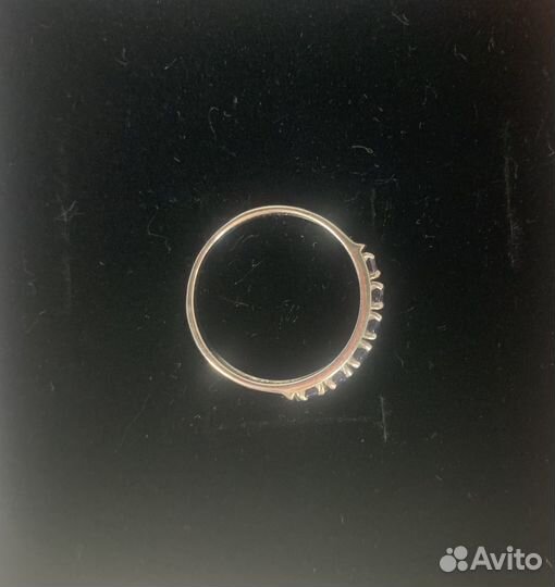 Кольцо с фиолетовыми камнями