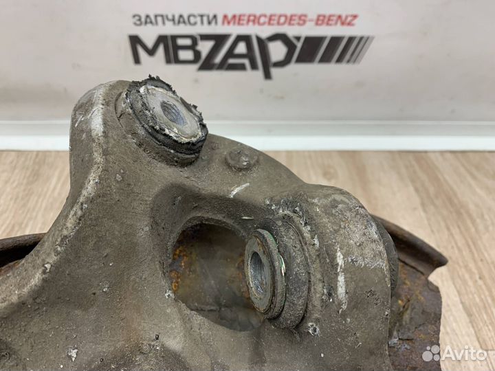 Кулак задний левый Mercedes X204 GLK 204