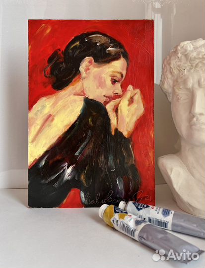 Картина маслом девушка на красном, 20/30 см
