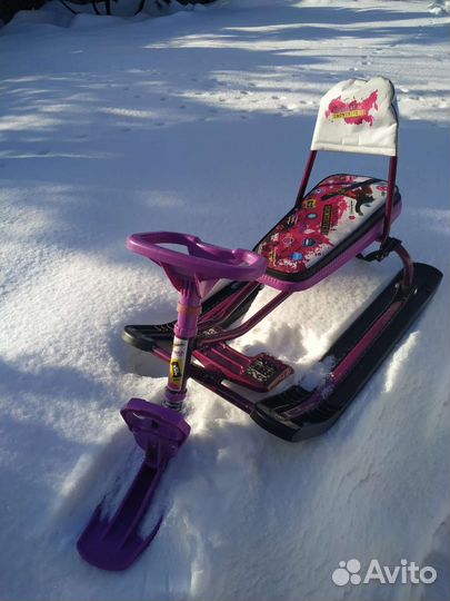 Детский снегокат со спинкой