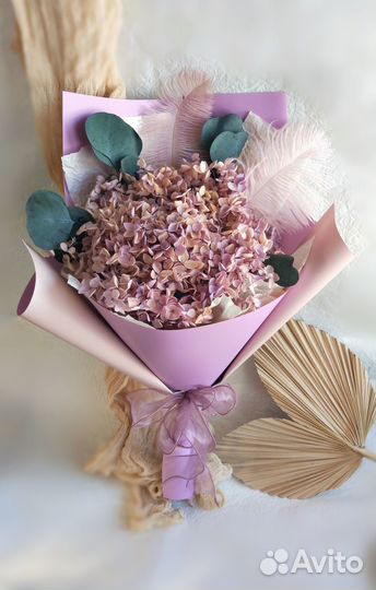 Стабилизированная гортензия на стебле