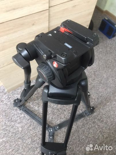 Видеокамера JVC GY -HD 111+штатив+аксессуары