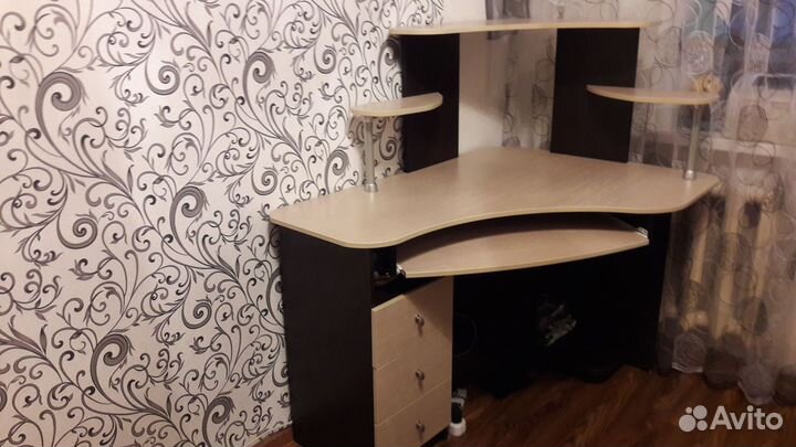 Компьютерный стол