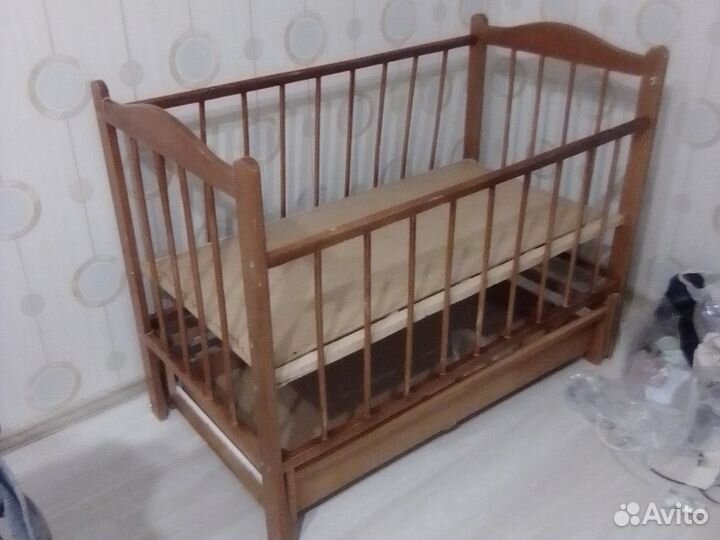 Кровать с маятником