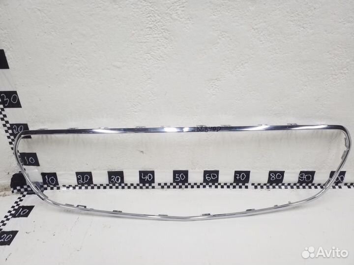 Молдинг хром решетки радиатора Mercedes Benz E-Kla