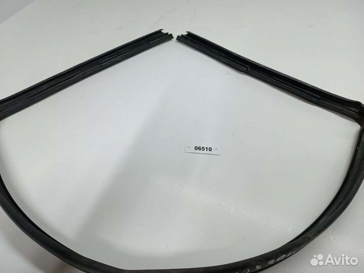 Уплотнитель капота BMW X1 F48 51 76 7 329 384,7329