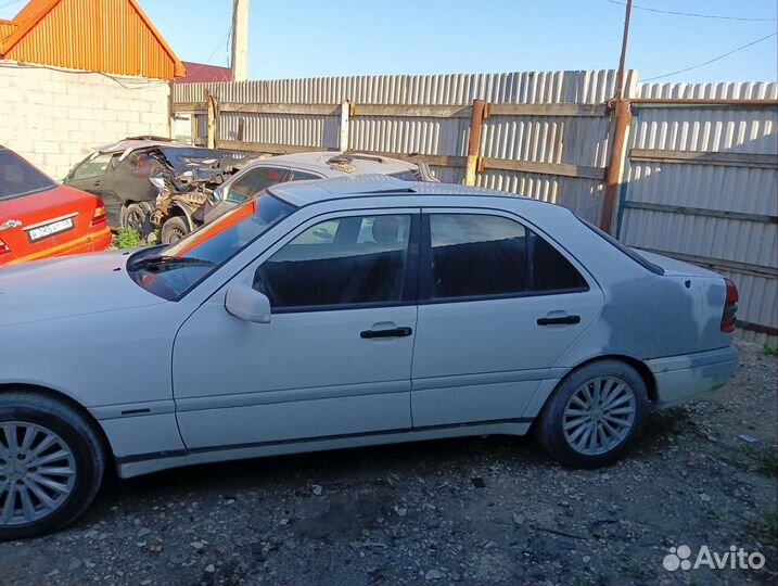 Капот Мерседес c202