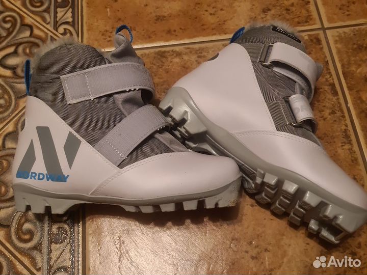 Лыжные ботинки