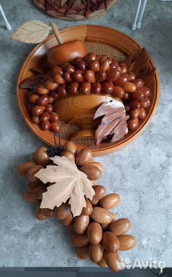 Панно из дерева, кисть винограда