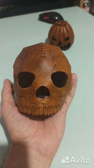 Череп из натуральной кожи