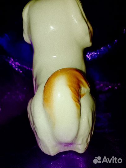 Статуэтка фарфоровая собака