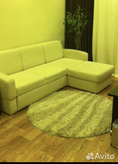 Ковер круглый с длинным ворсом бежевого цвета