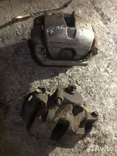 Суппорт передний правый левый Infiniti fx35
