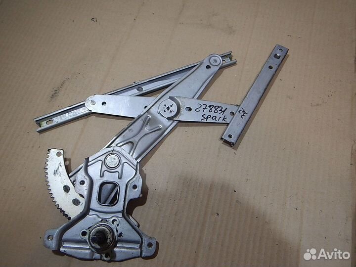 Стеклоподъемник механ. задний правый Chevrolet Spa