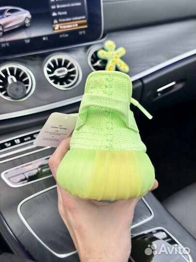 Кроссовки Adidas Yeezy Boost 350 v2 Glow