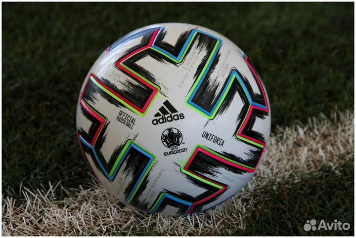 Футбольный мяч adidas