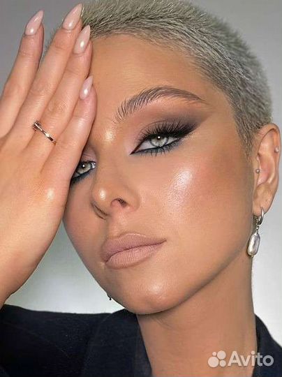 Модель на макияж