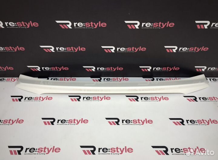 Спойлер Под стекло Lexus LX570 08-15г Белый