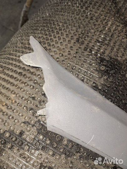 Накладка на стойку кузова передняя правая Toyota