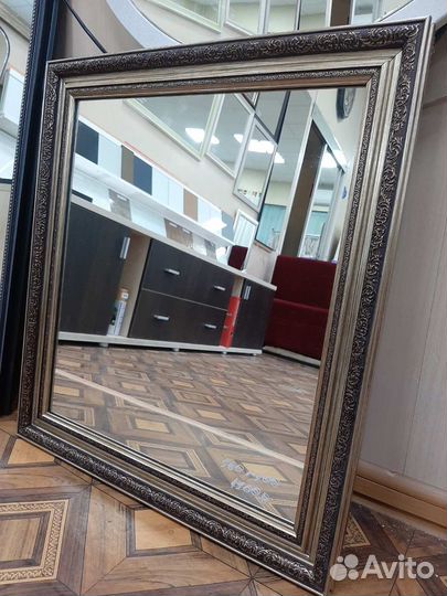 Зеркало в золотом багете