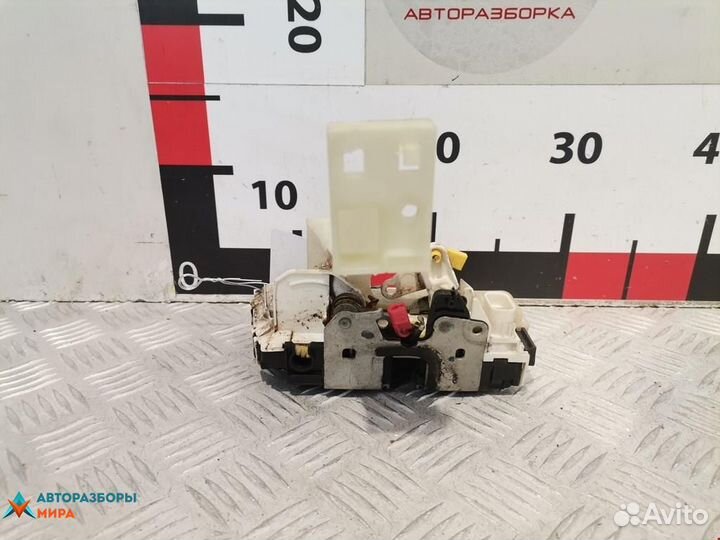 Замок двери передней правой Jeep Compass рест