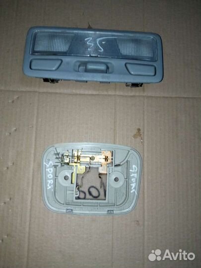 Mitsubishi Pajero плафон освещения салона