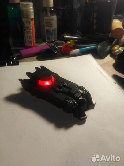 Бэтмобиль велик и машинки