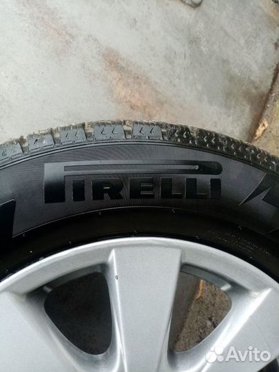 Pirelli Ice Zero 215/60 R16
