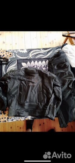 Мотокостюм