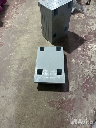 Сплошной паллет на ножках