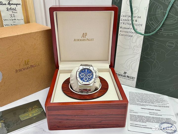 Часы Audemars Piguet в фирменной коробке