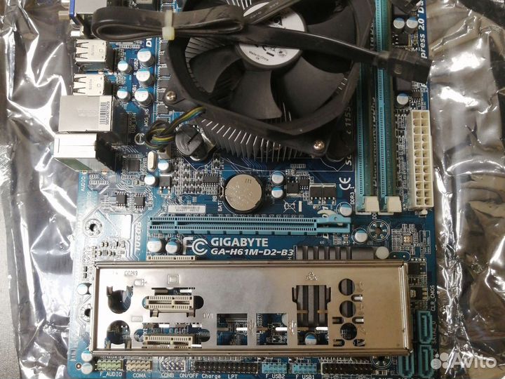 Материнская плата с процессором и памятью