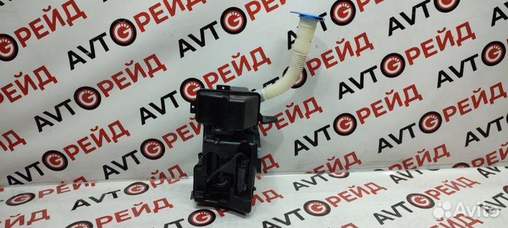 Бачок стеклоомывателя Volkswagen Tiguan 5N2 CAW