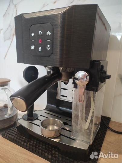 Кофеварка рожковая Redmond RCM-1511