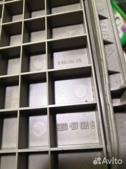 Крышка (дверца) бардачка Рено Сценик 2