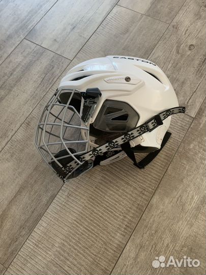 Хоккейный шлем