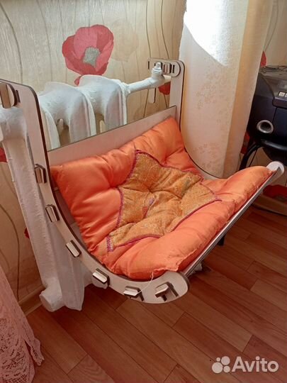 Лежанка для кошек на батарею