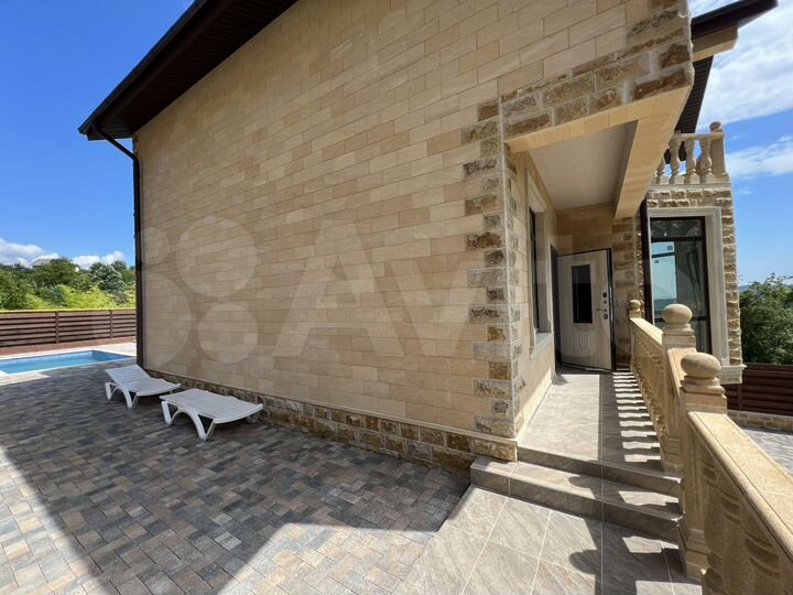 Коттедж 230 м² на участке 4 сот.