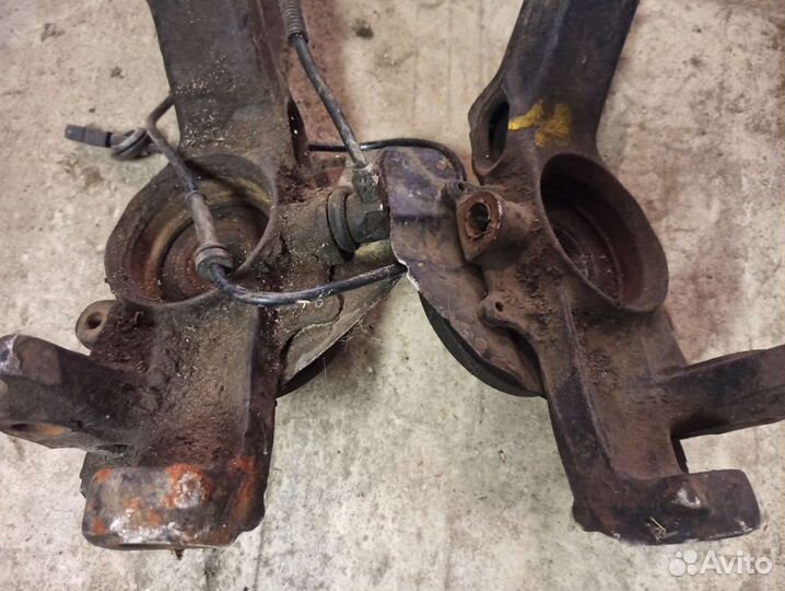 Кулак Volkswagen Passat B5+