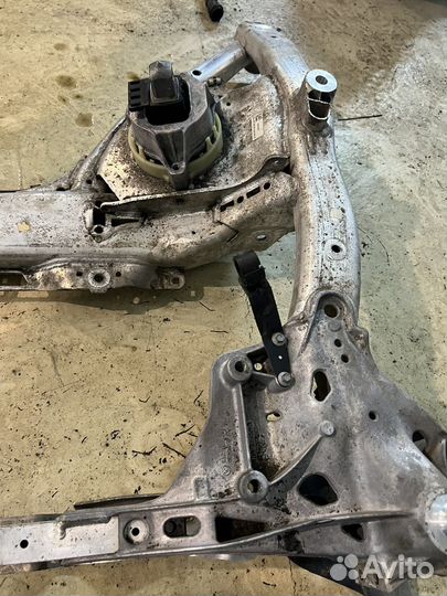 Передний подрамник BMW G30